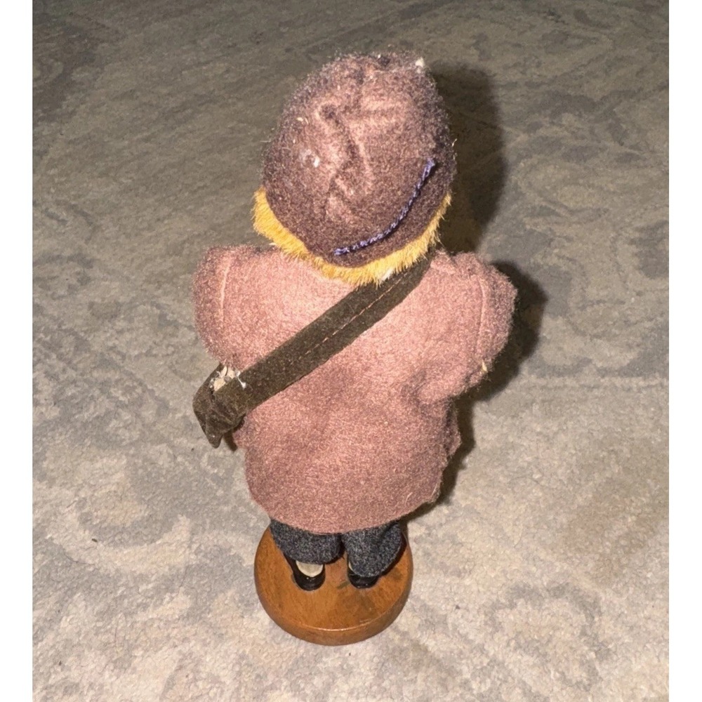 Vintage Caroler School Boy Decorative Figure Figurine - Picture 2 of 3